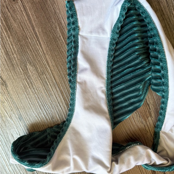 EUC Cupshe Velour Cut Out Bikini - Picture 12 of 12